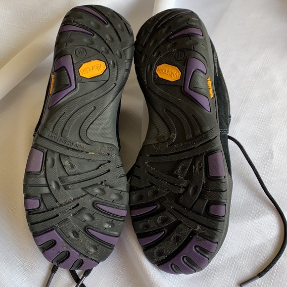 dansko vibram shoes
